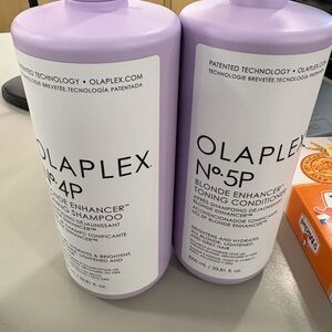 Olaplex No.4P and No.5P Blonde Enhancer Set shampoo and conditioner